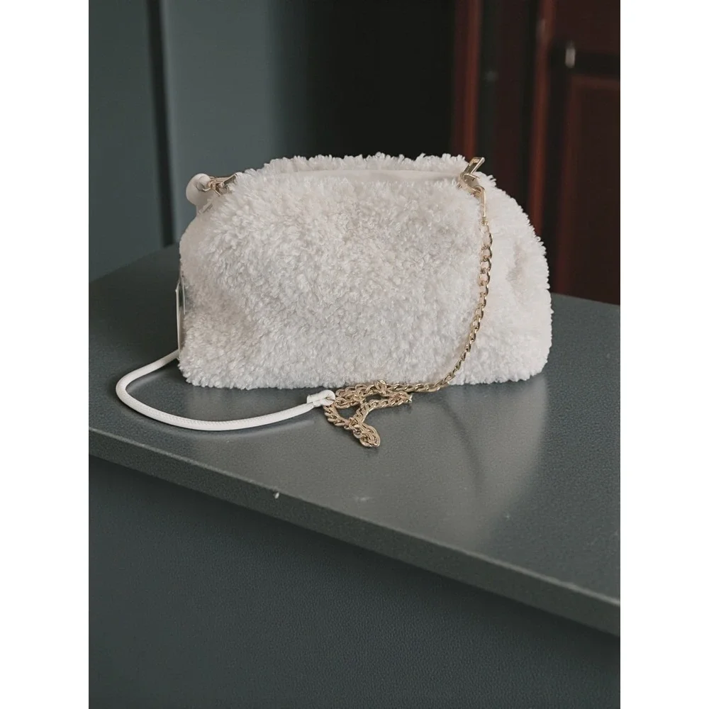 A New Day Fuzzy Sherpa Clutch Crossbody Purse Ivory Gold‎ Chain